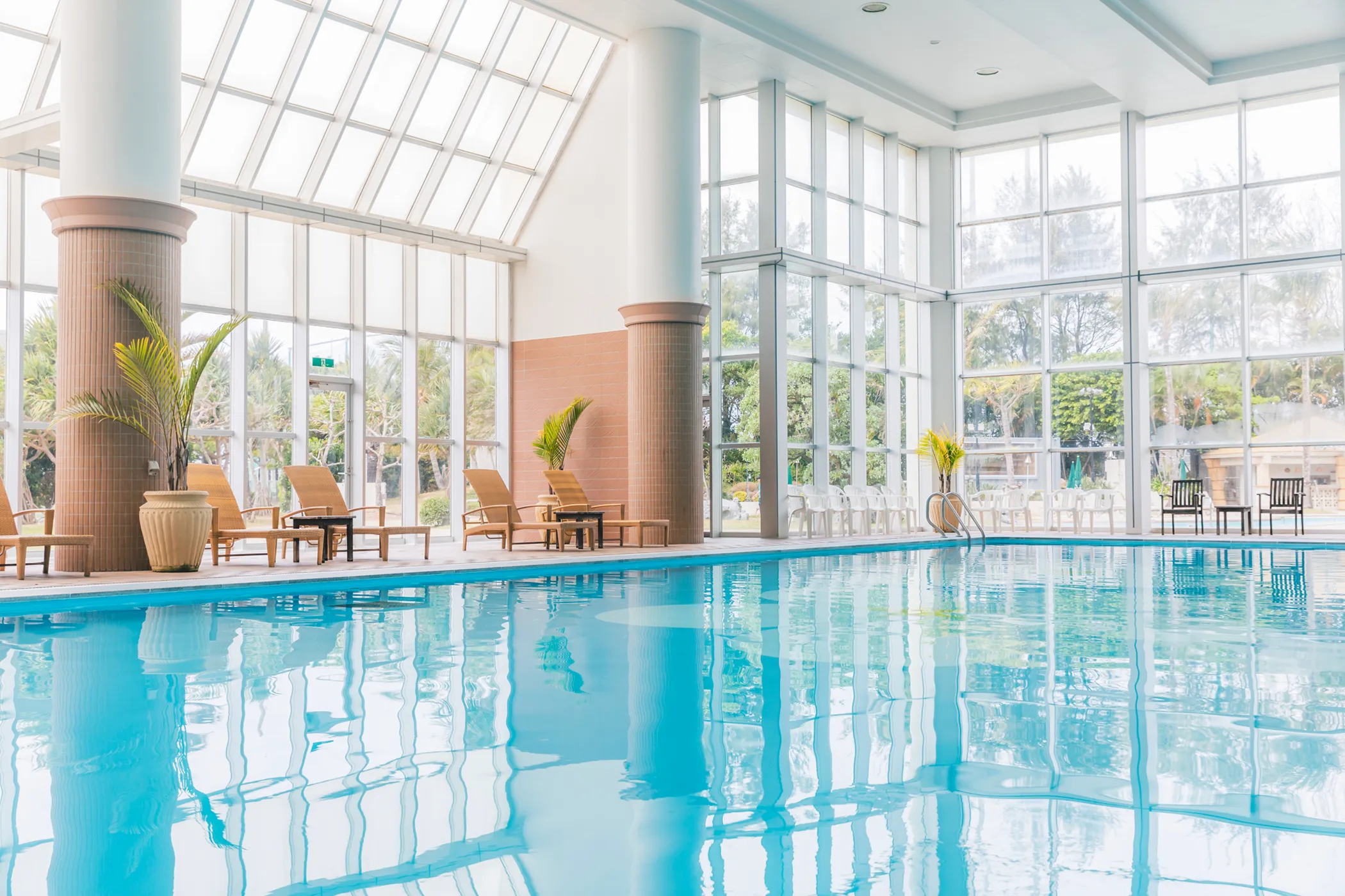 光に包まれる、水のひととき。