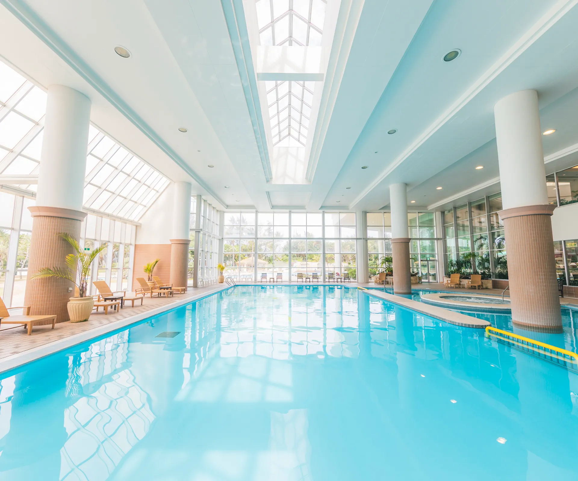 インドアプール