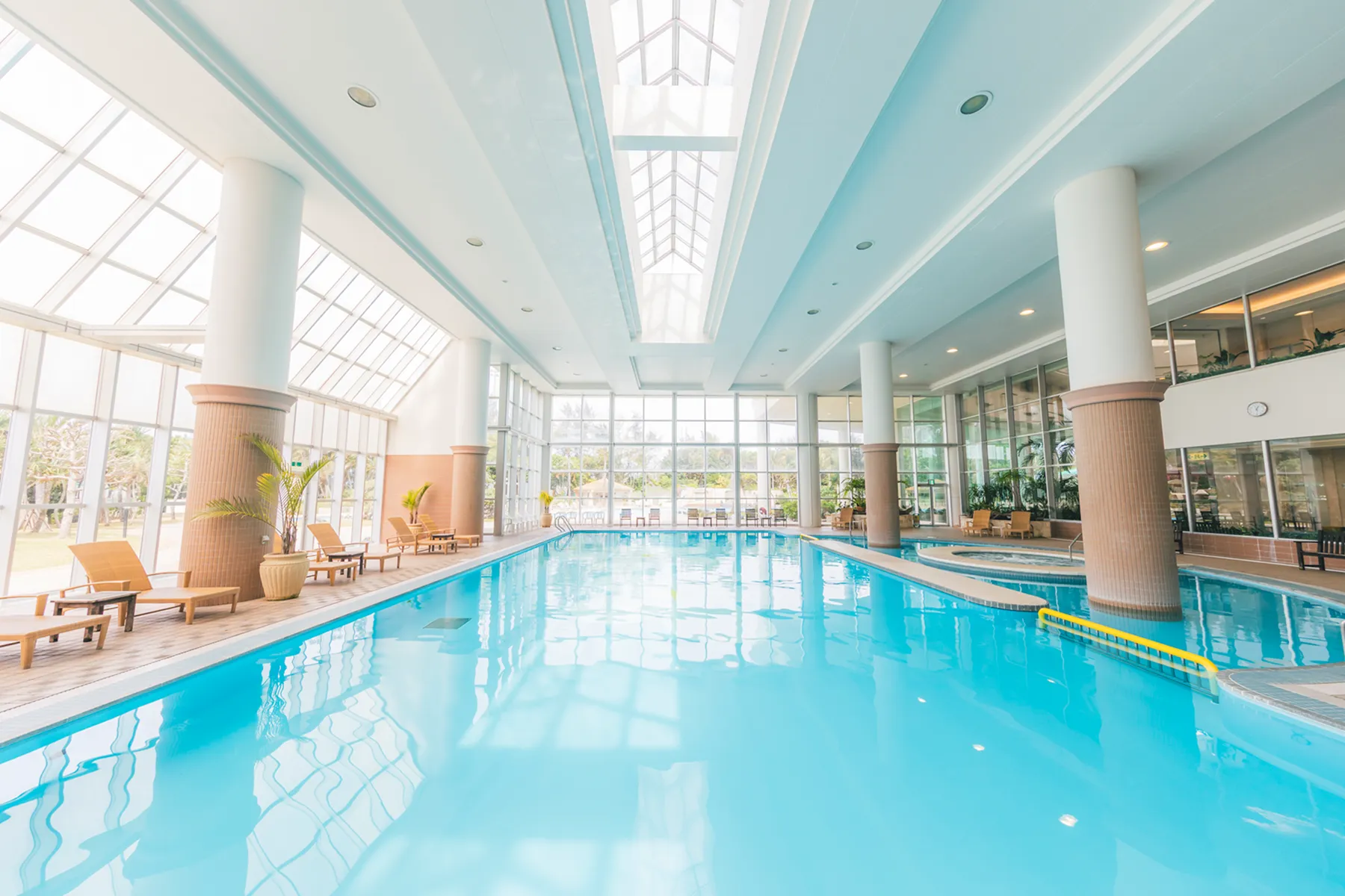 インドアプール