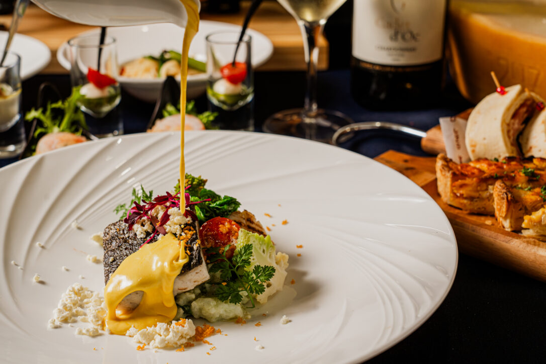 鰆のポアレと帆立のグリル 菜の花とカラスミのリゾット添え サフランソース バジルのパウダー