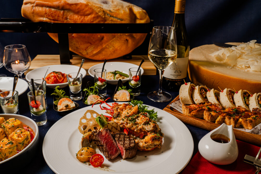 アンガス牛グリルステーキ＆ロブスターテルミドール仕立て (グラスワイン付)