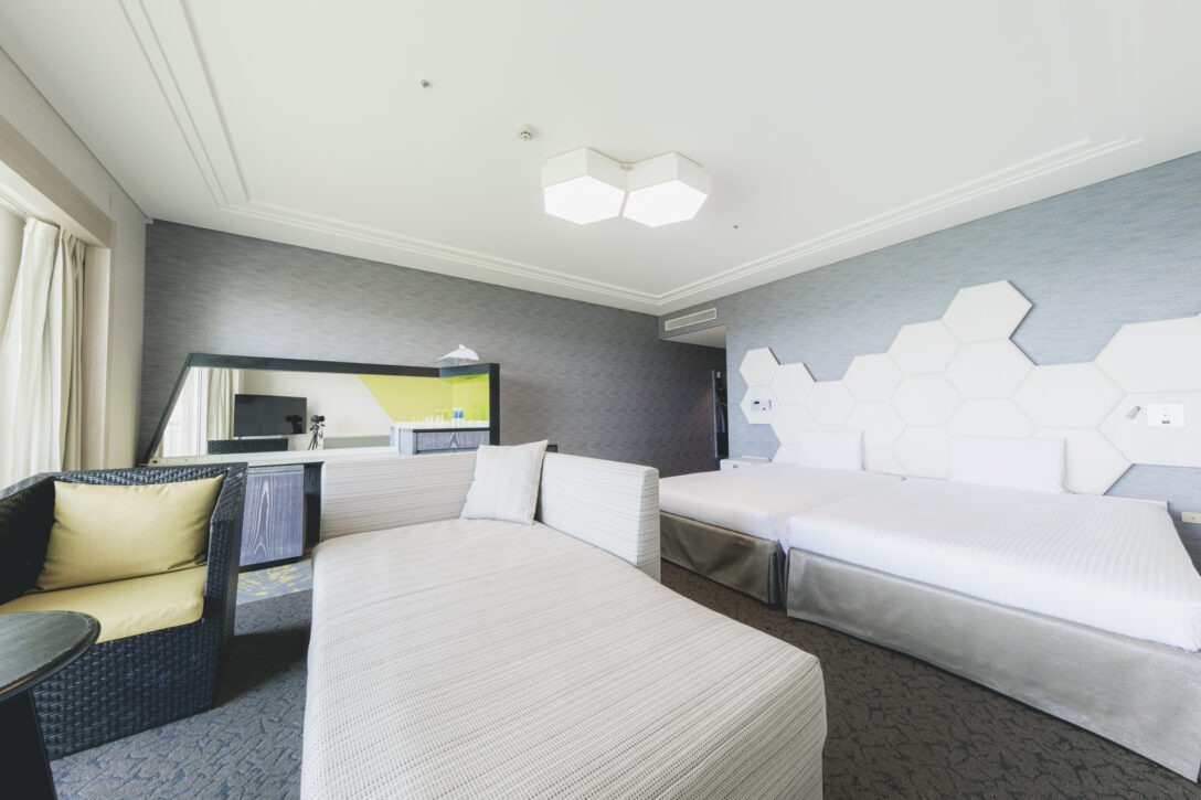 イーストウィング・プレミアム